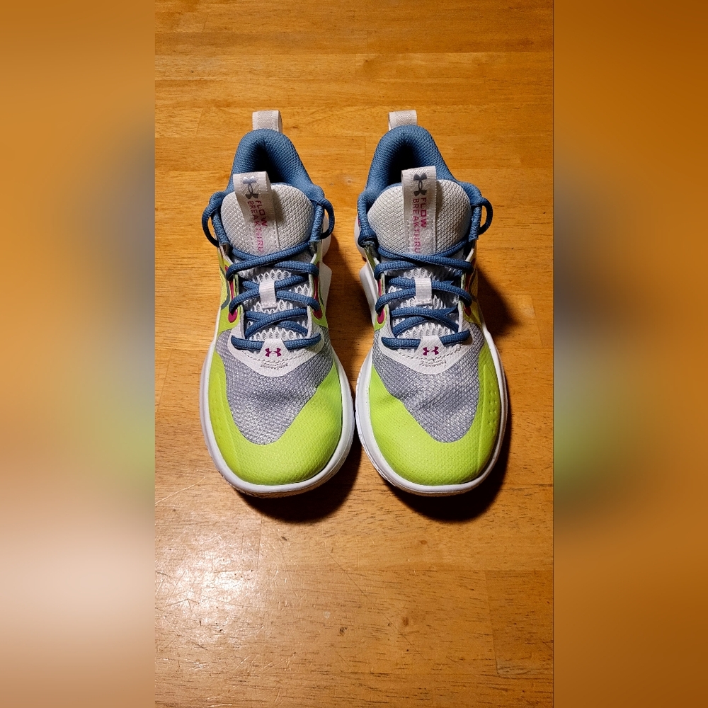 Women's Under Armour Flow Break Thru shoes
